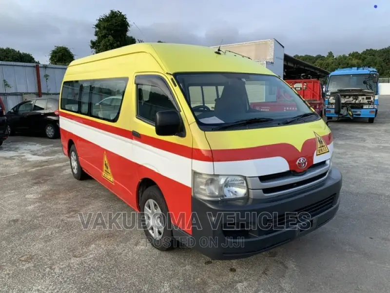 Toyota HiAce 2010 Yellow