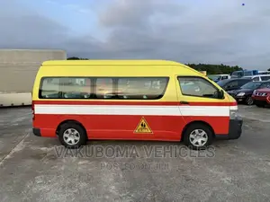 Toyota HiAce 2010 Yellow