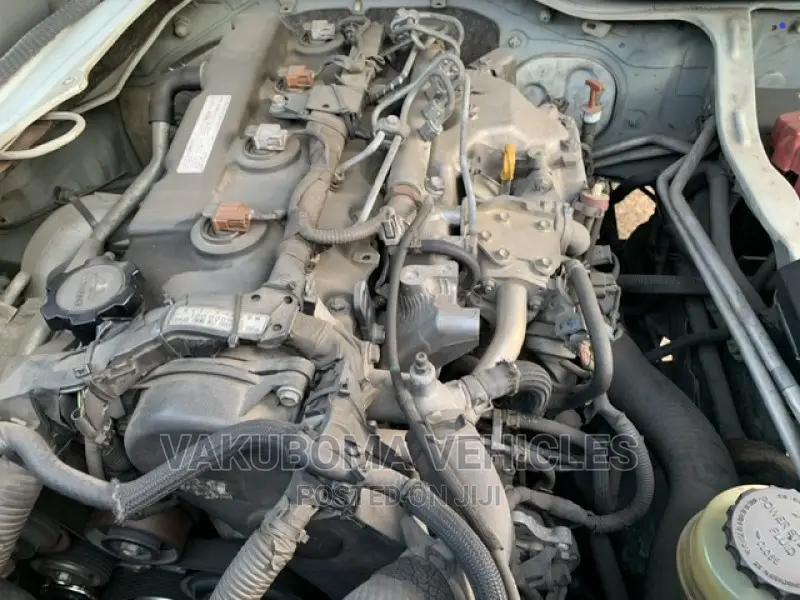 Toyota HiAce 2010 Yellow