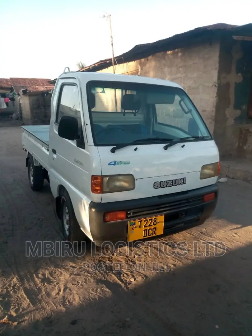 White Suzuki Carry 1999