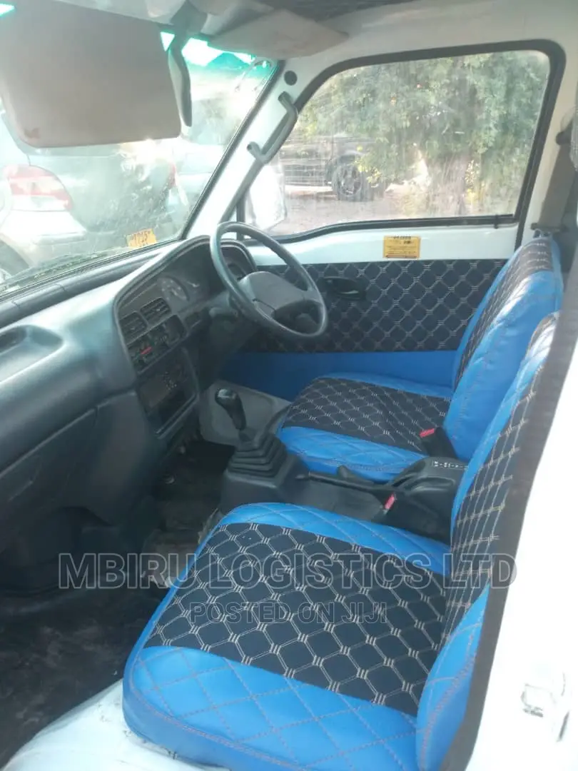 White Suzuki Carry 1999