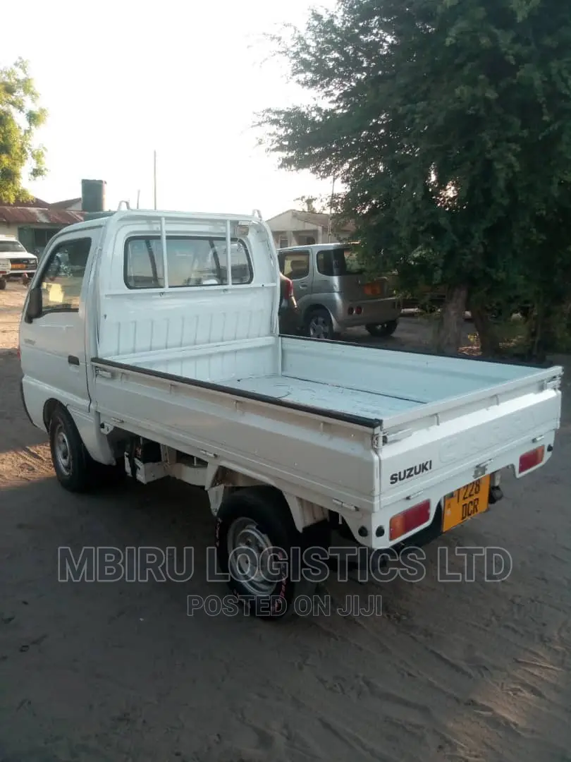 White Suzuki Carry 1999