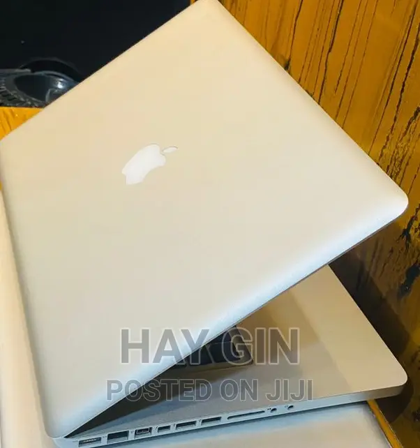 New Laptop Apple MacBook Pro 2010 4GB HDD 500GB