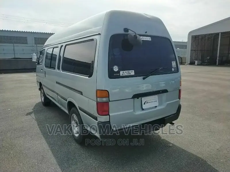 Toyota HiAce 2001 Green