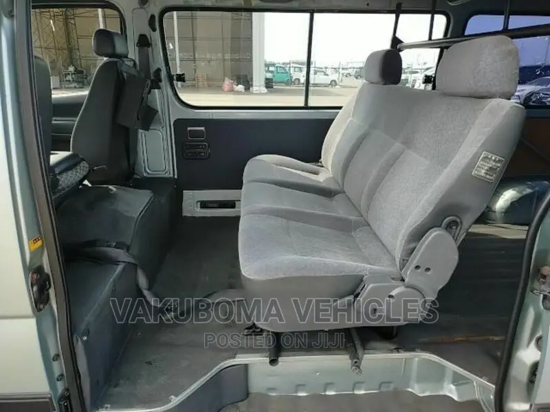 Toyota HiAce 2001 Green