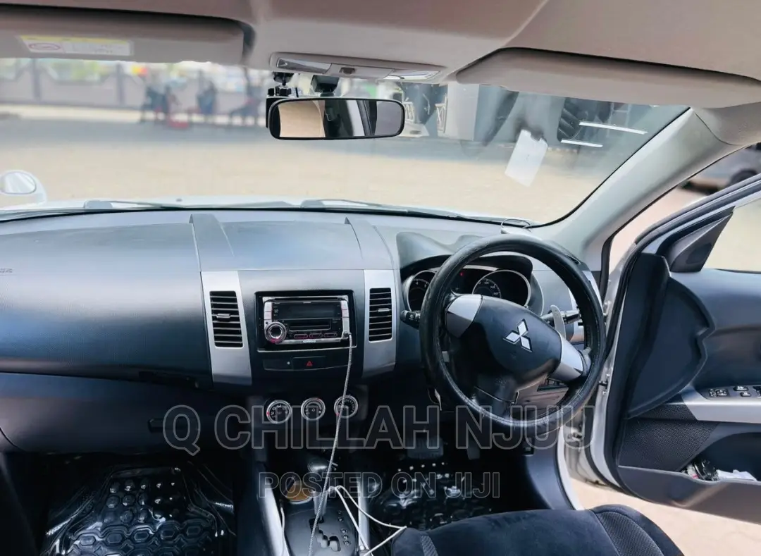 Mitsubishi Outlander 2009 White