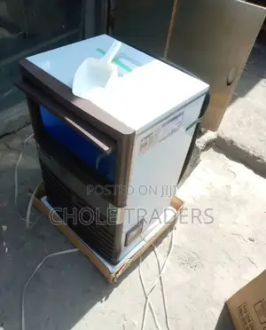 New-Model Strongtech Ice Cube Maker Machine (30kg-Capacity)