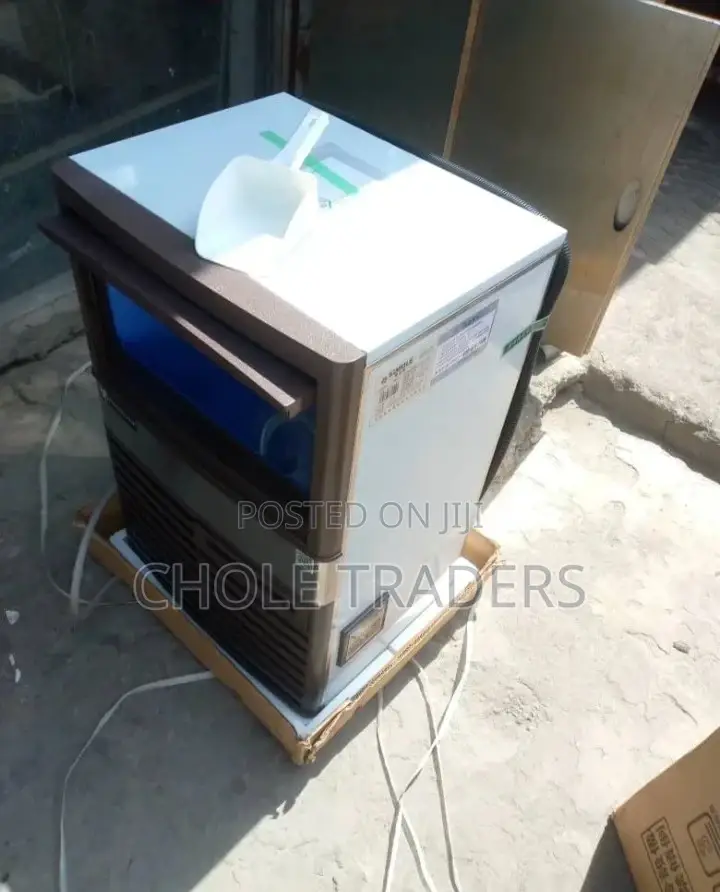 New-Model Strongtech Ice Cube Maker Machine (30kg-Capacity)