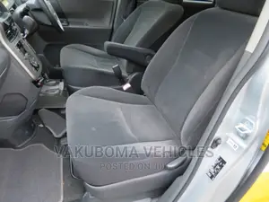 Toyota Noah 2010 Yellow