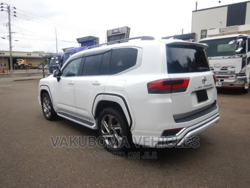 Toyota Land Cruiser Prado 2022 Pearl