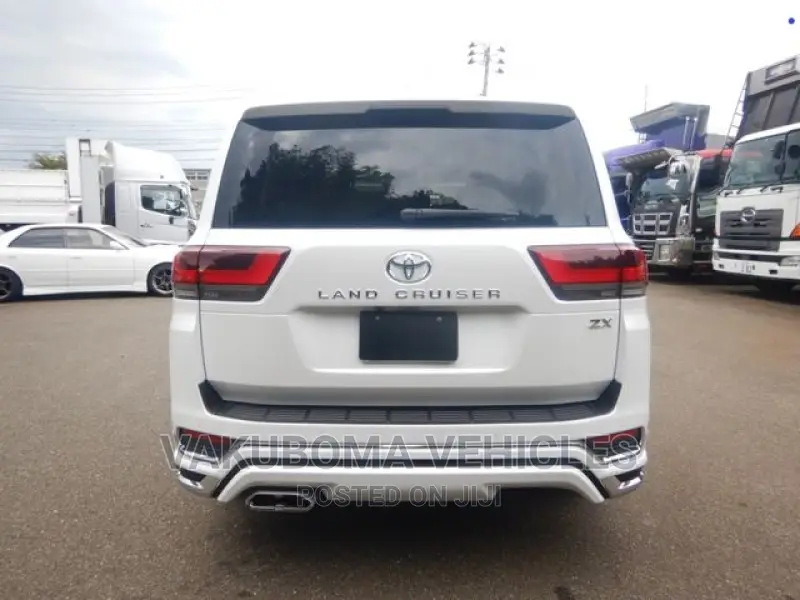 Toyota Land Cruiser Prado 2022 Pearl