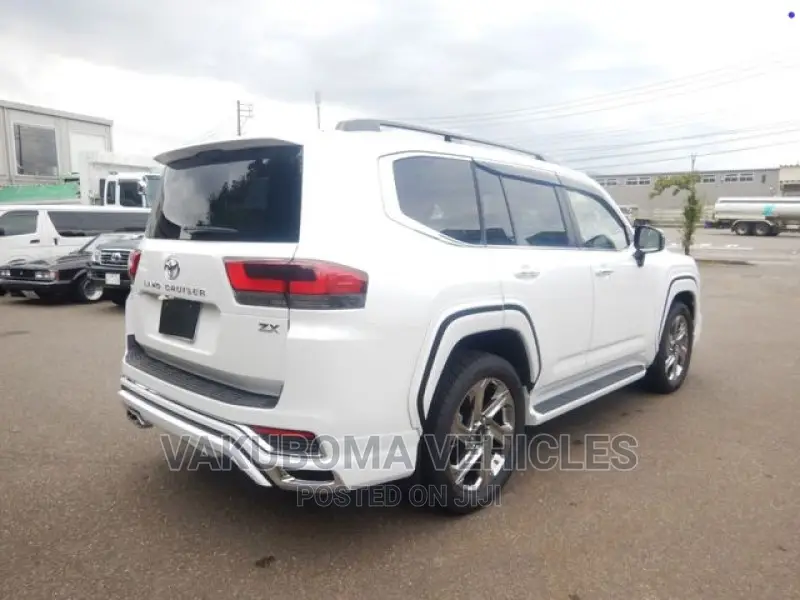 Toyota Land Cruiser Prado 2022 Pearl