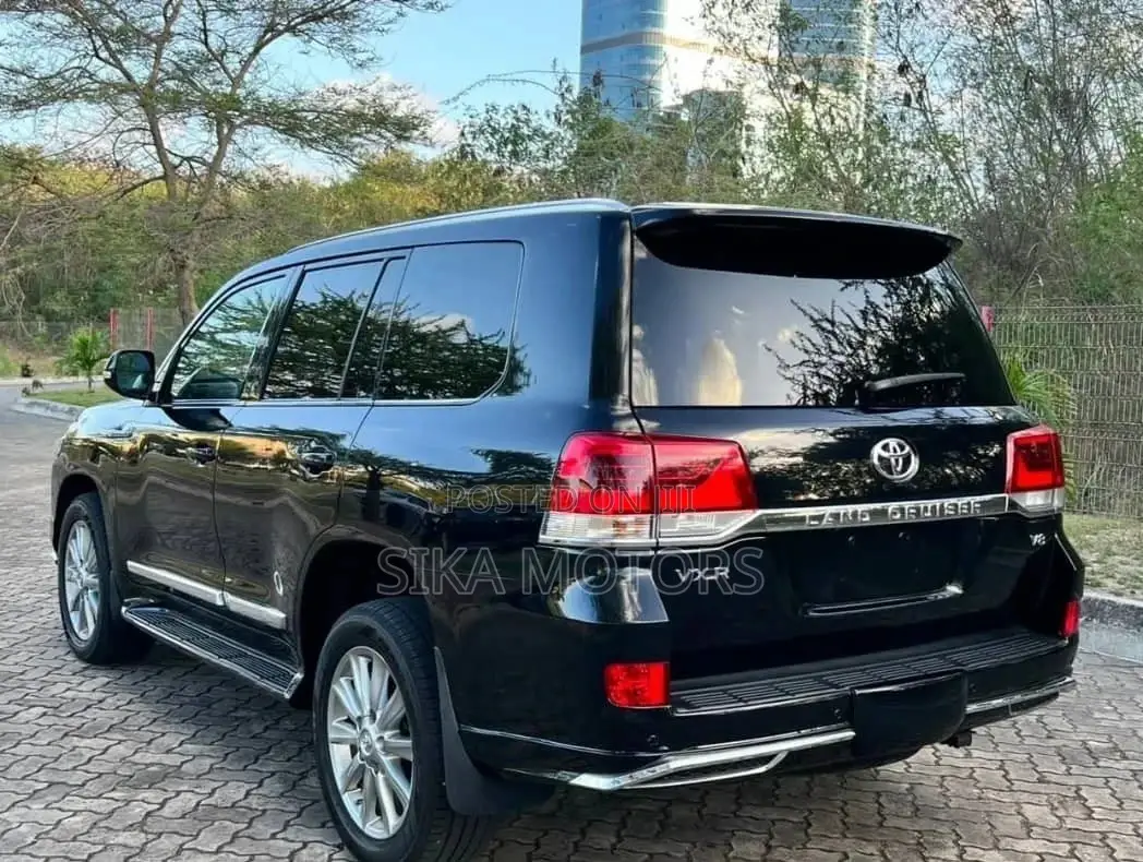 Toyota Land Cruiser 4.5 V8 VXR 2017 Black