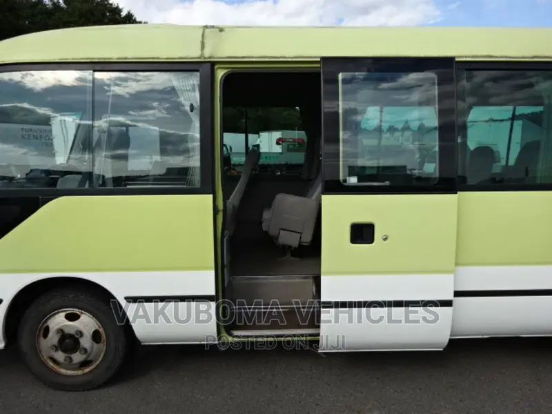 Toyota Coaster 2006 Yellow