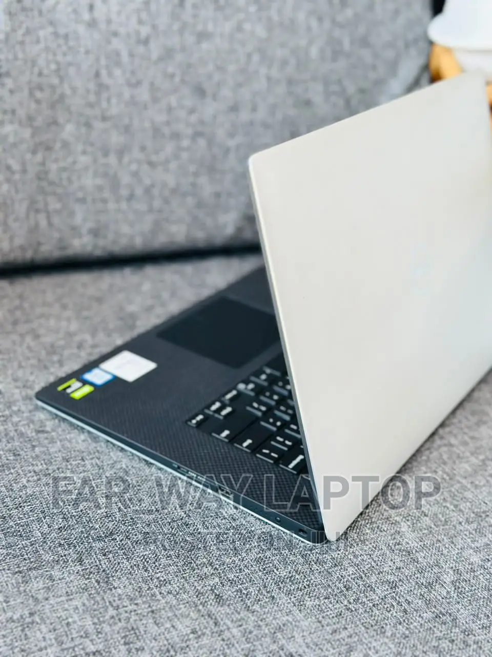 New Laptop Dell XPS 15-9570 8GB Intel Core I5 SSD 1T