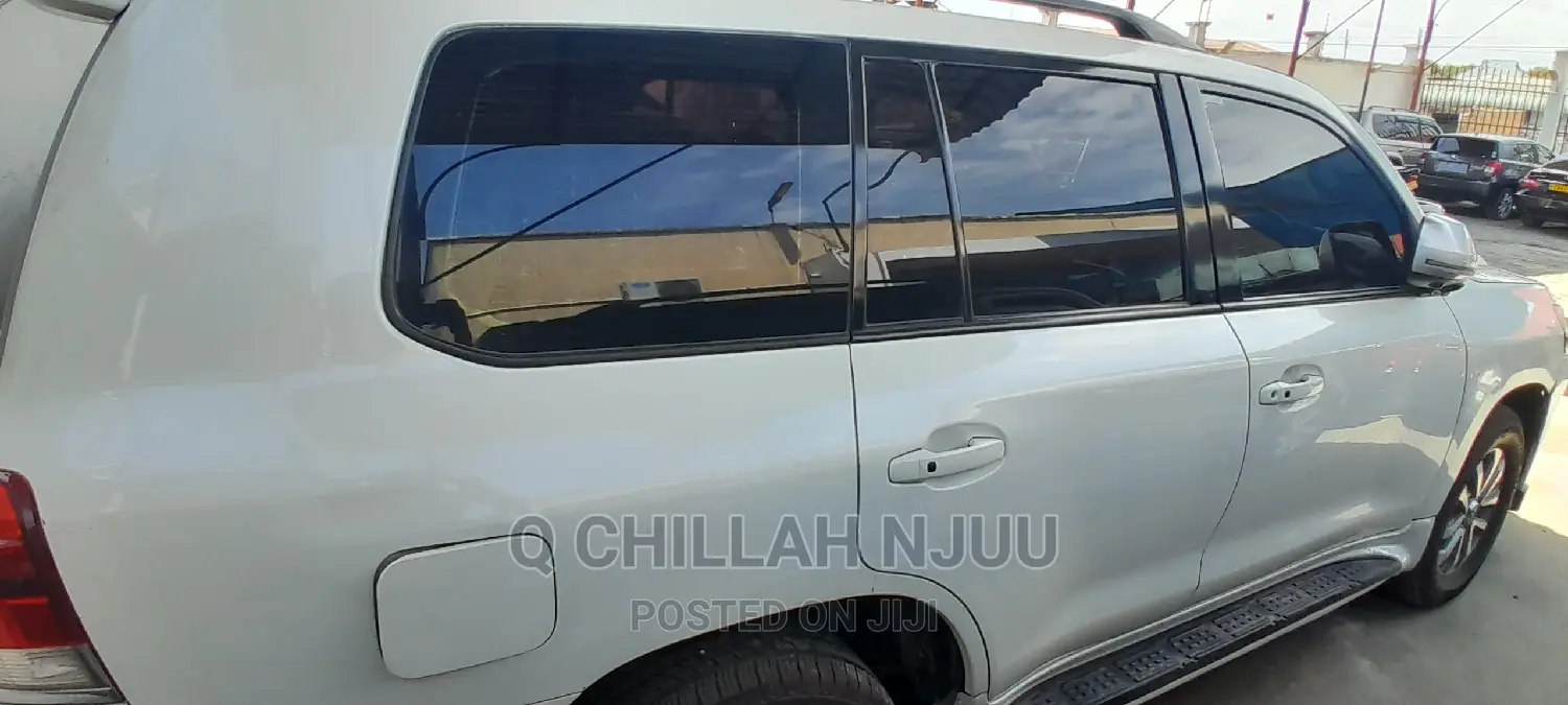 Toyota Land Cruiser Prado 2010 White