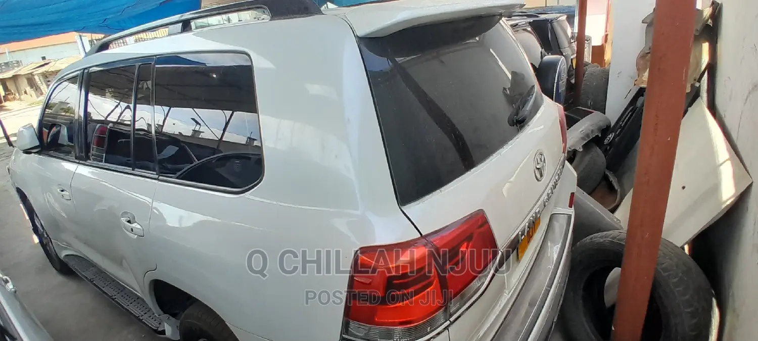 Toyota Land Cruiser Prado 2010 White