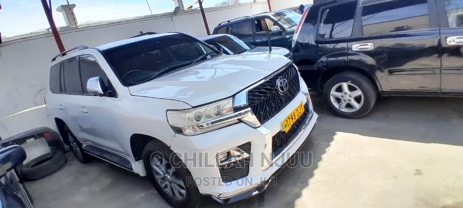 Toyota Land Cruiser Prado 2010 White