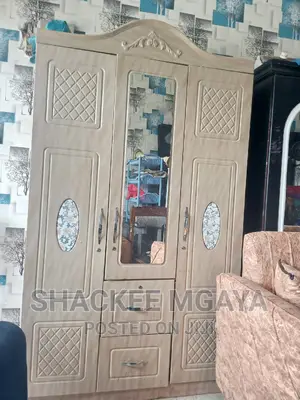 Kabati Milango Mitatu