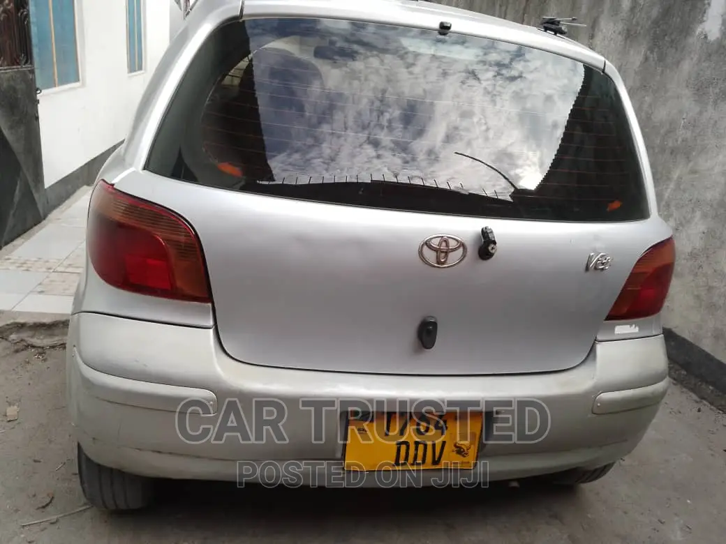 Toyota Vitz 1.3 FWD 5dr 2002 Silver