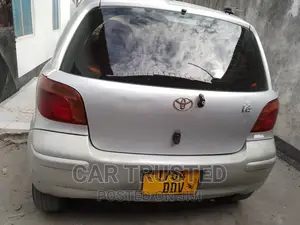 Toyota Vitz 1.3 FWD 5dr 2002 Silver