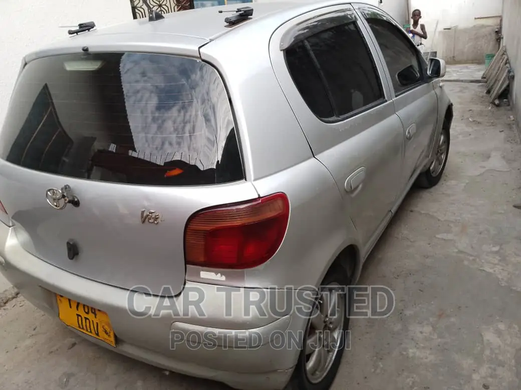 Toyota Vitz 1.3 FWD 5dr 2002 Silver