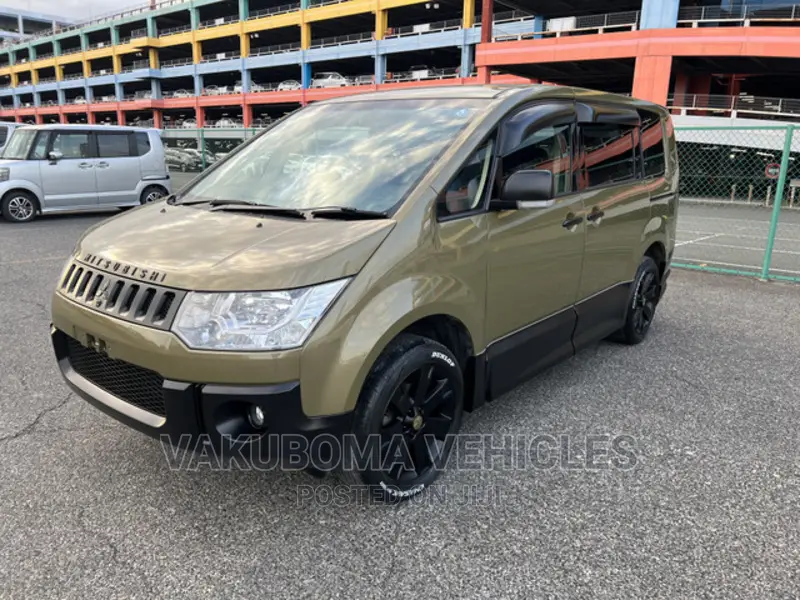 Mitsubishi Delica 2011 Brown