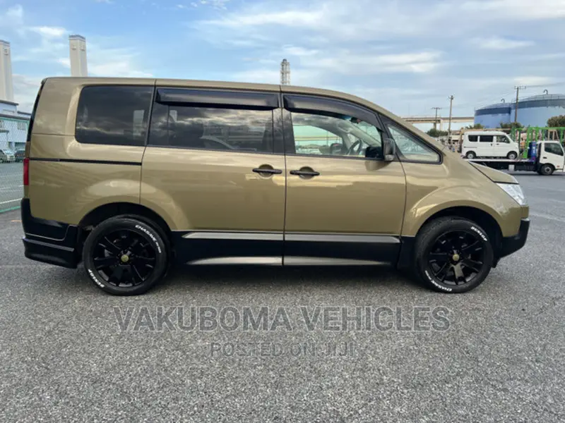 Mitsubishi Delica 2011 Brown
