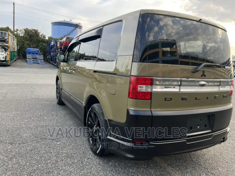 Mitsubishi Delica 2011 Brown
