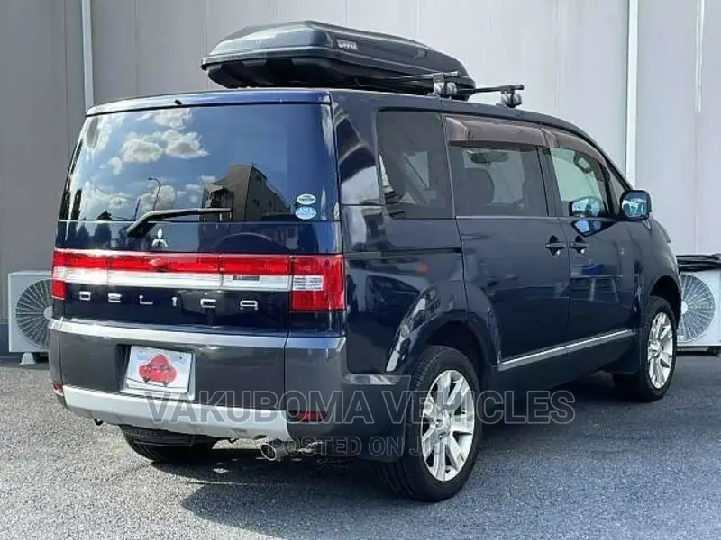Mitsubishi Delica 2010 Blue