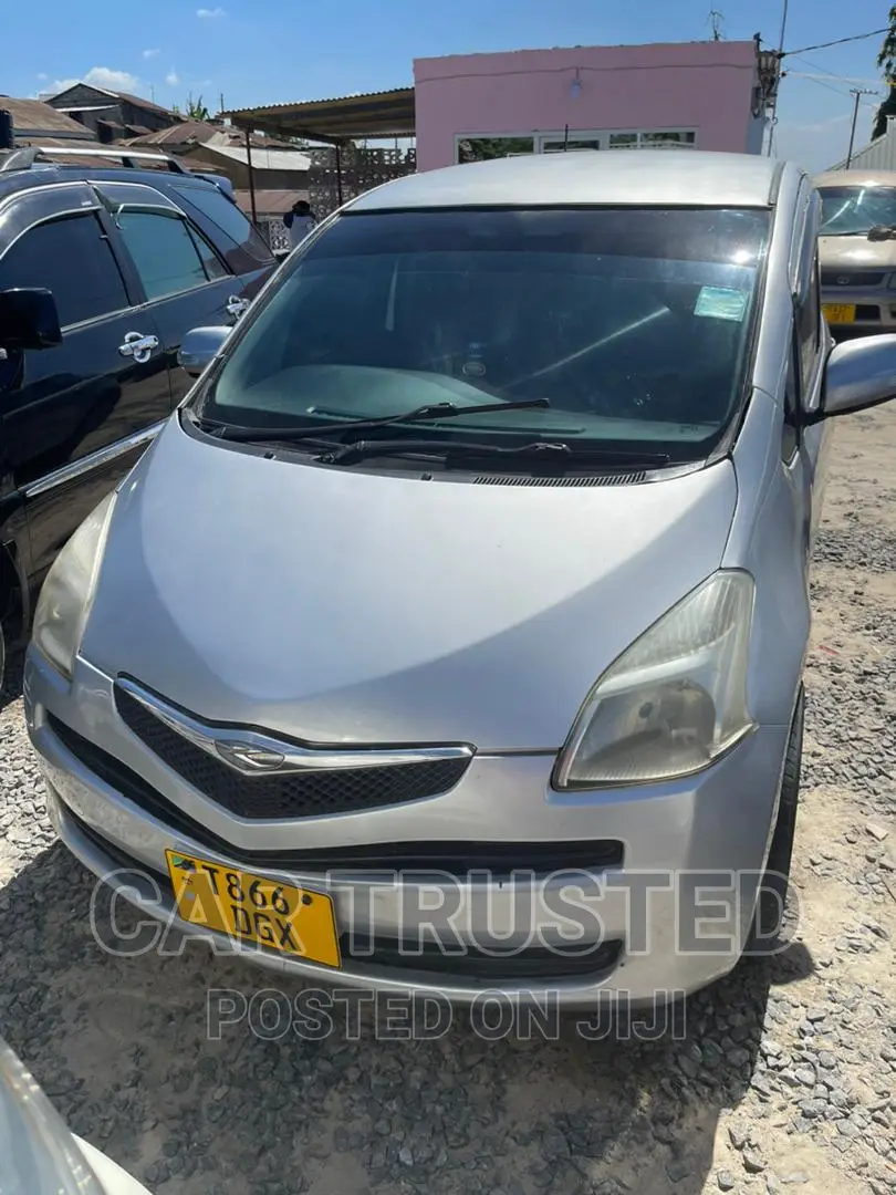 Toyota Ractis 1.5 AWD 2006 Silver