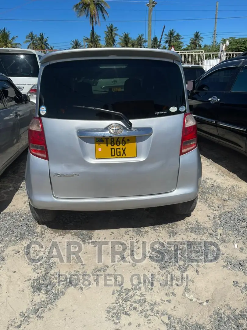 Toyota Ractis 1.5 AWD 2006 Silver