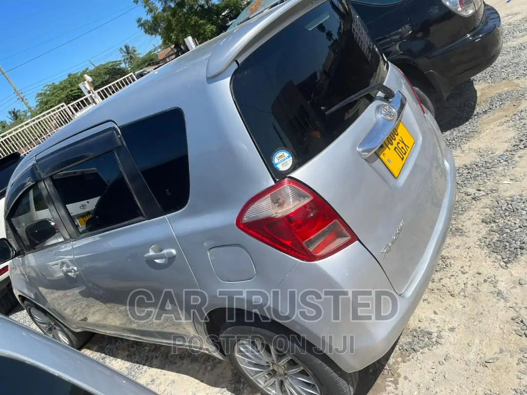 Toyota Ractis 1.5 AWD 2006 Silver