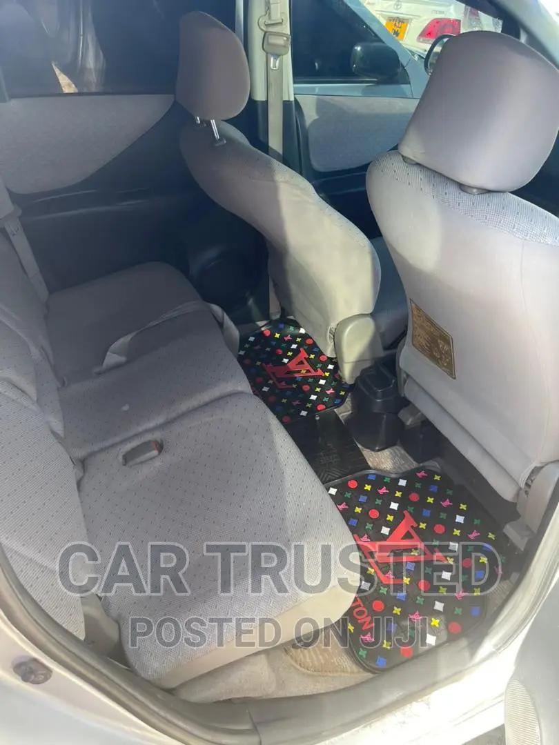 Toyota Ractis 1.5 AWD 2006 Silver