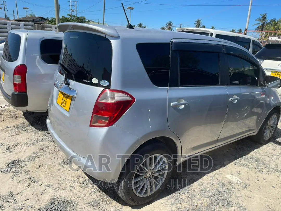 Toyota Ractis 1.5 AWD 2006 Silver