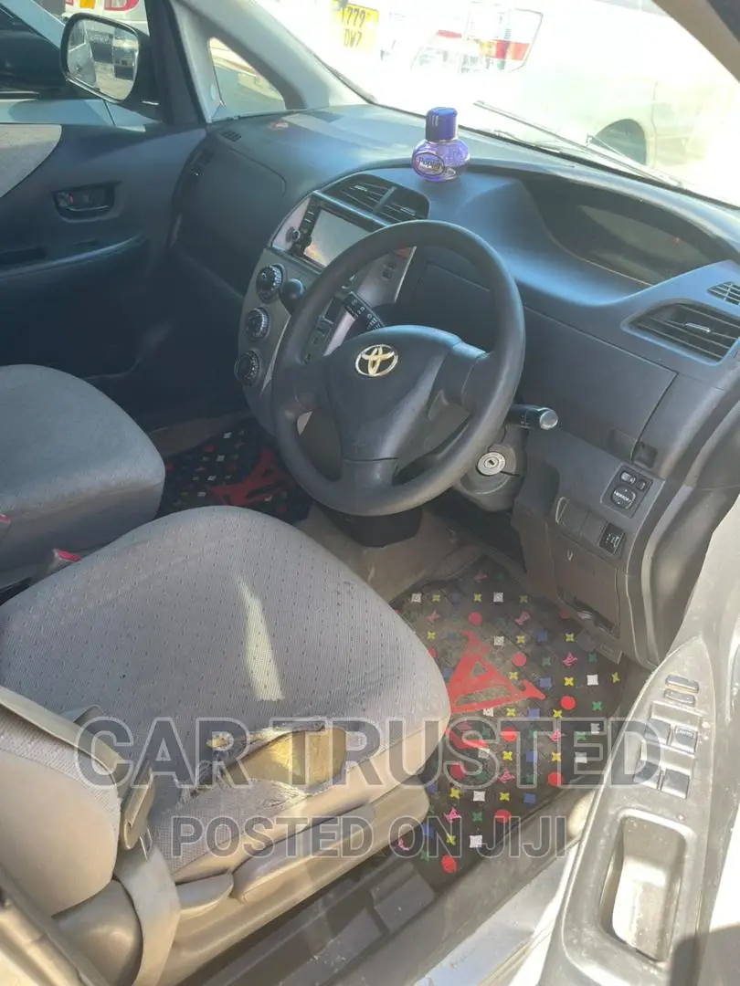 Toyota Ractis 1.5 AWD 2006 Silver