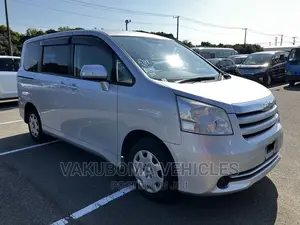 Toyota Noah 2007 Silver