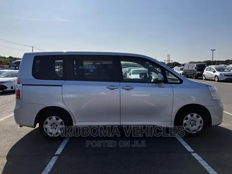 Toyota Noah 2007 Silver