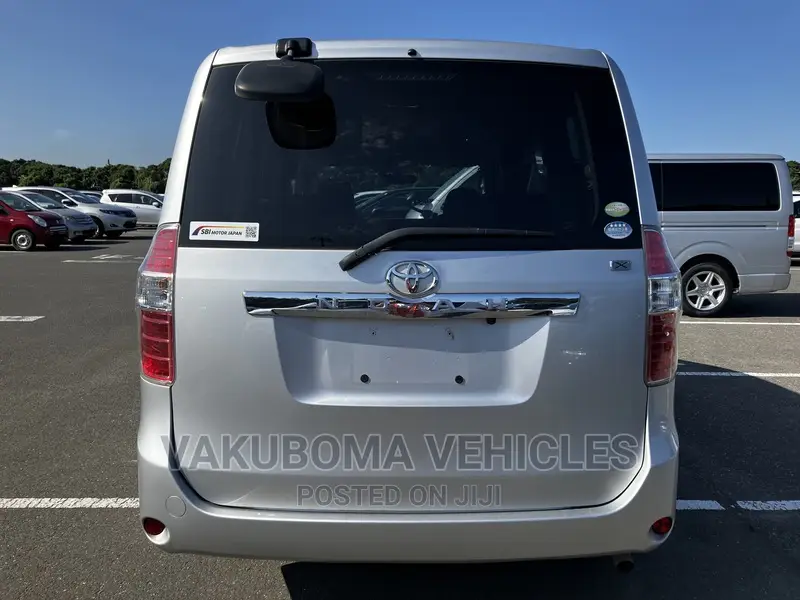 Toyota Noah 2007 Silver