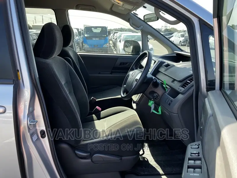 Toyota Noah 2007 Silver