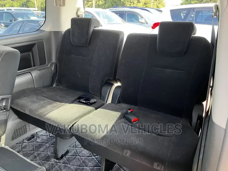 Toyota Noah 2007 Silver