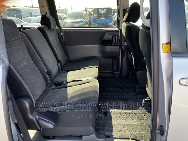 Toyota Noah 2007 Silver