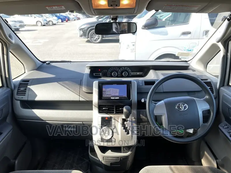 Toyota Noah 2007 Silver