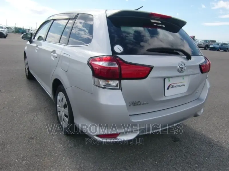Toyota Corolla Fielder 2016 Silver
