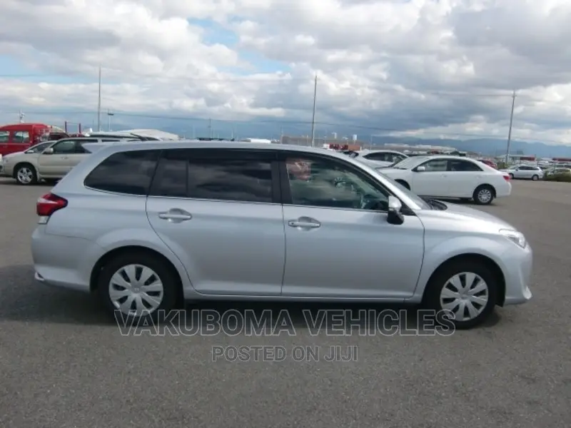 Toyota Corolla Fielder 2016 Silver