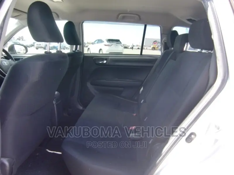 Toyota Corolla Fielder 2016 Silver