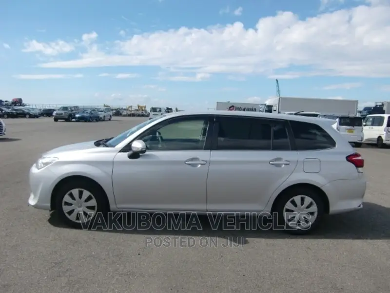 Toyota Corolla Fielder 2016 Silver