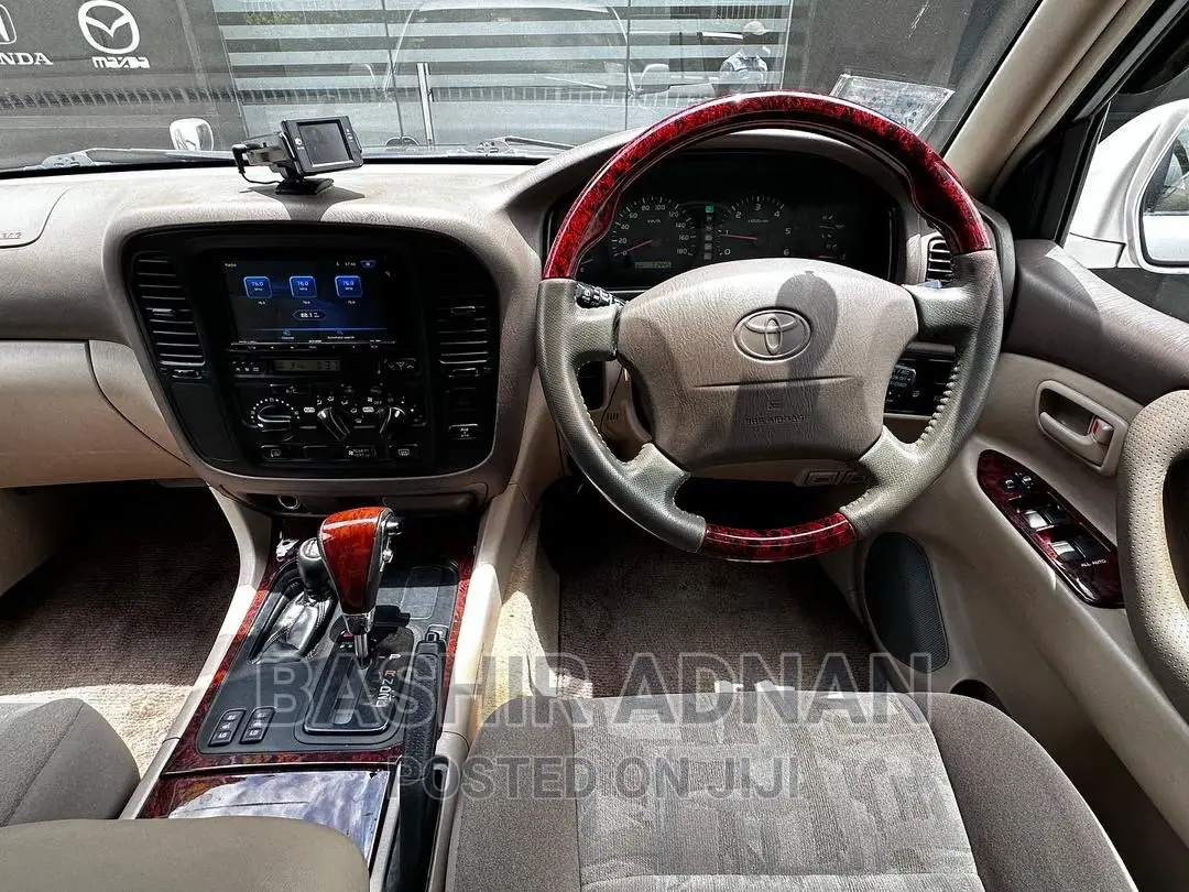 Toyota Land Cruiser 2000 Silver