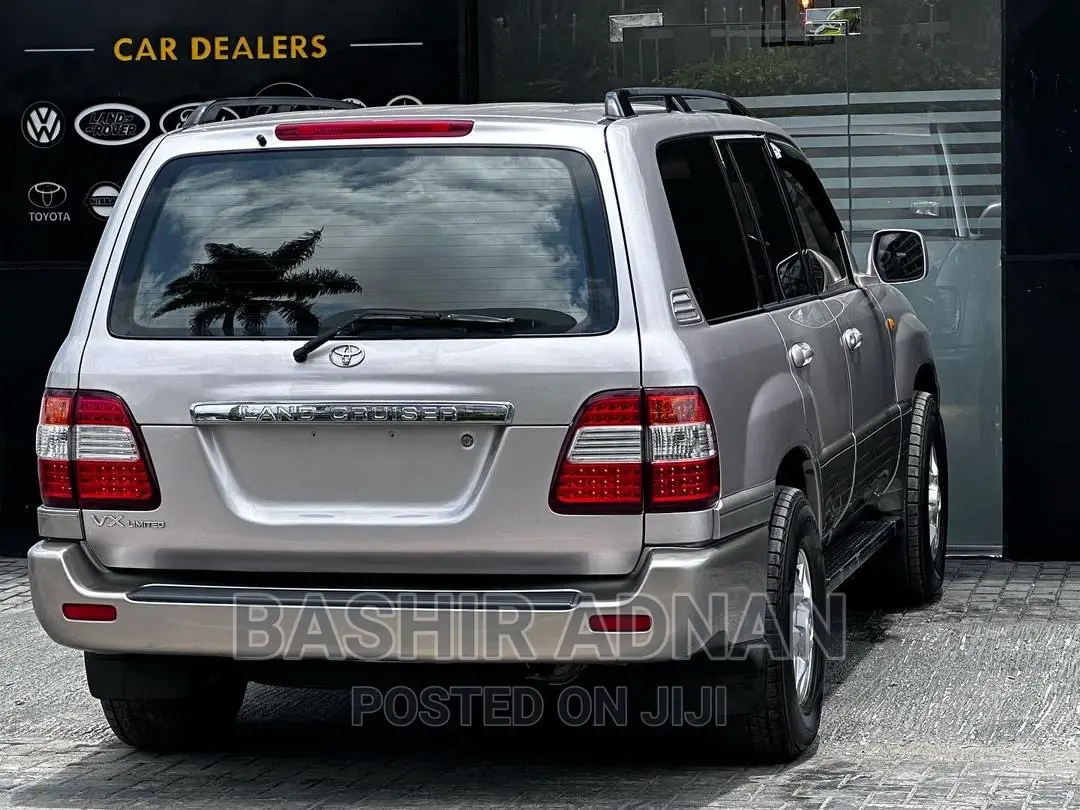 Toyota Land Cruiser 2000 Silver