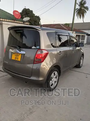 Toyota Ractis 1.5 AWD 2006 Gray